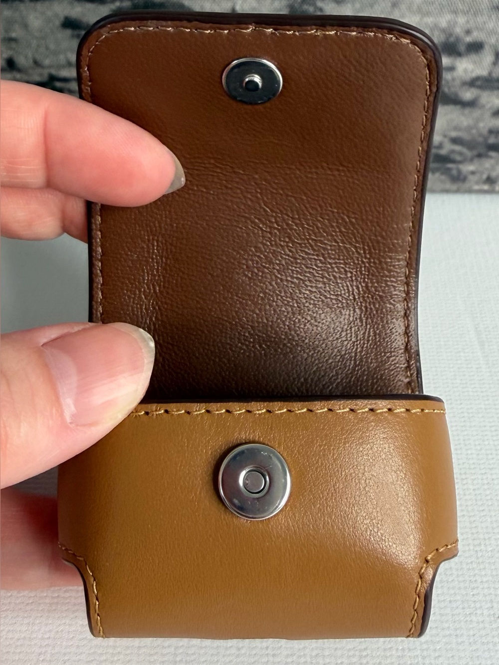 EUC Coach Large Wireless Earbud AirPod Pro Case Light Sand Brown Leather C3749 - Picture 11 of 11